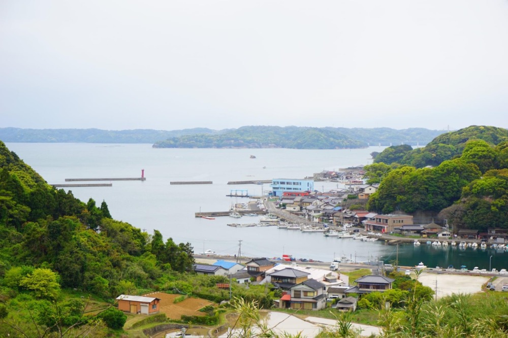 1.鷹島肥前大橋を臨む潮の流れが速い漁場です。